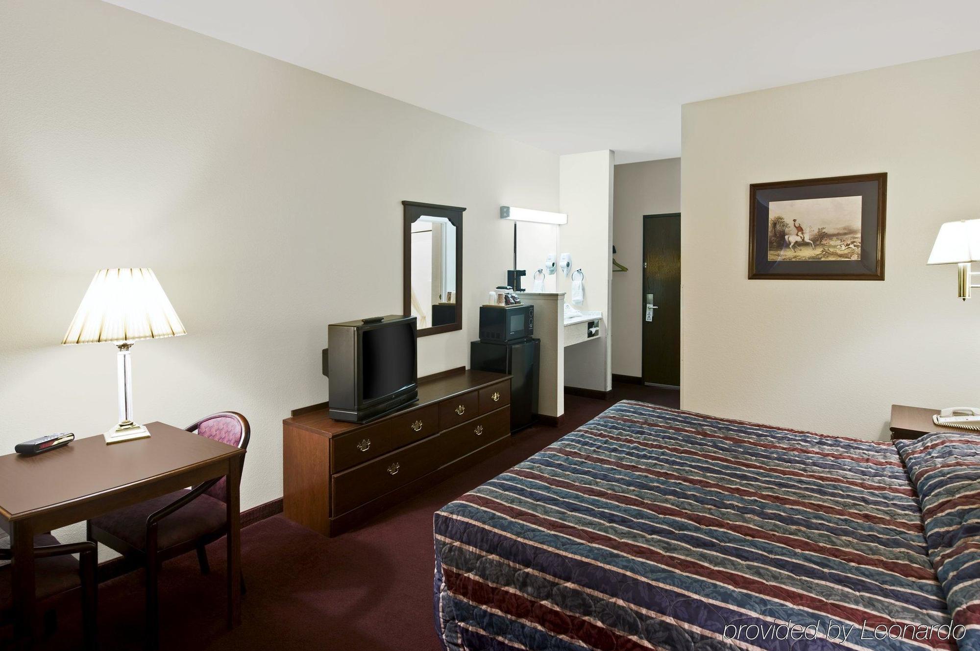 Americas Best Value Inn Somerville Texas Номер фото