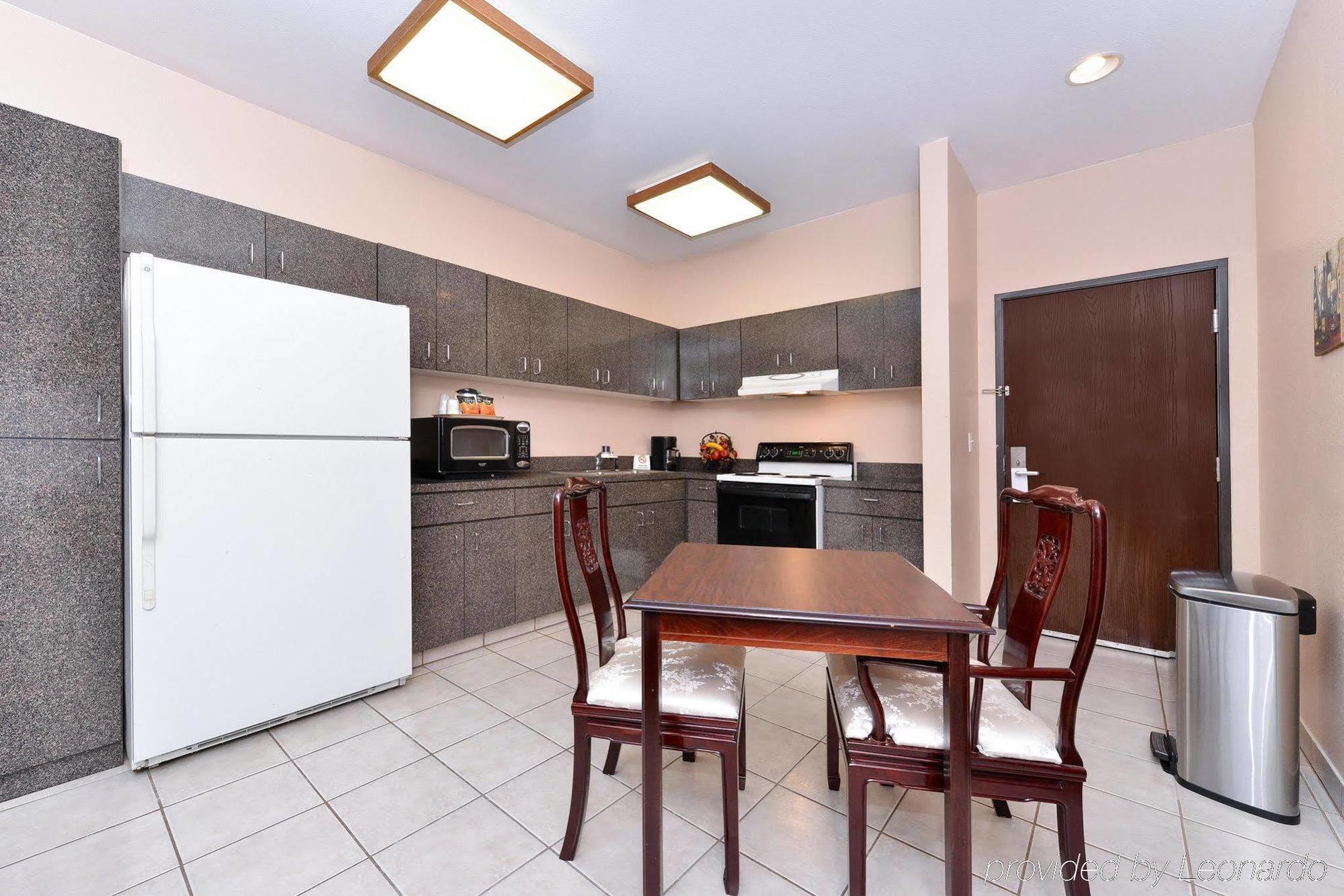 Americas Best Value Inn Somerville Texas Экстерьер фото
