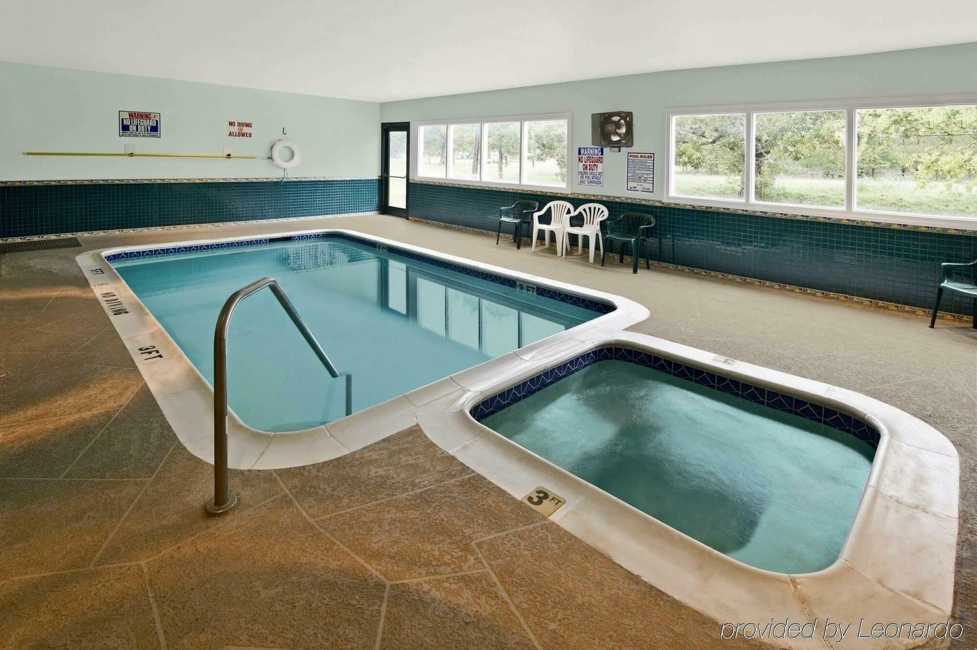 Americas Best Value Inn Somerville Texas Удобства фото